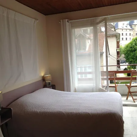 Sandra Hotel